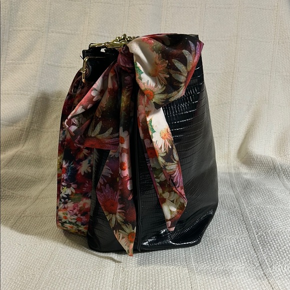 BETSEY JOHNSON Black Bag with Floral Strap - Picture 4 of 11